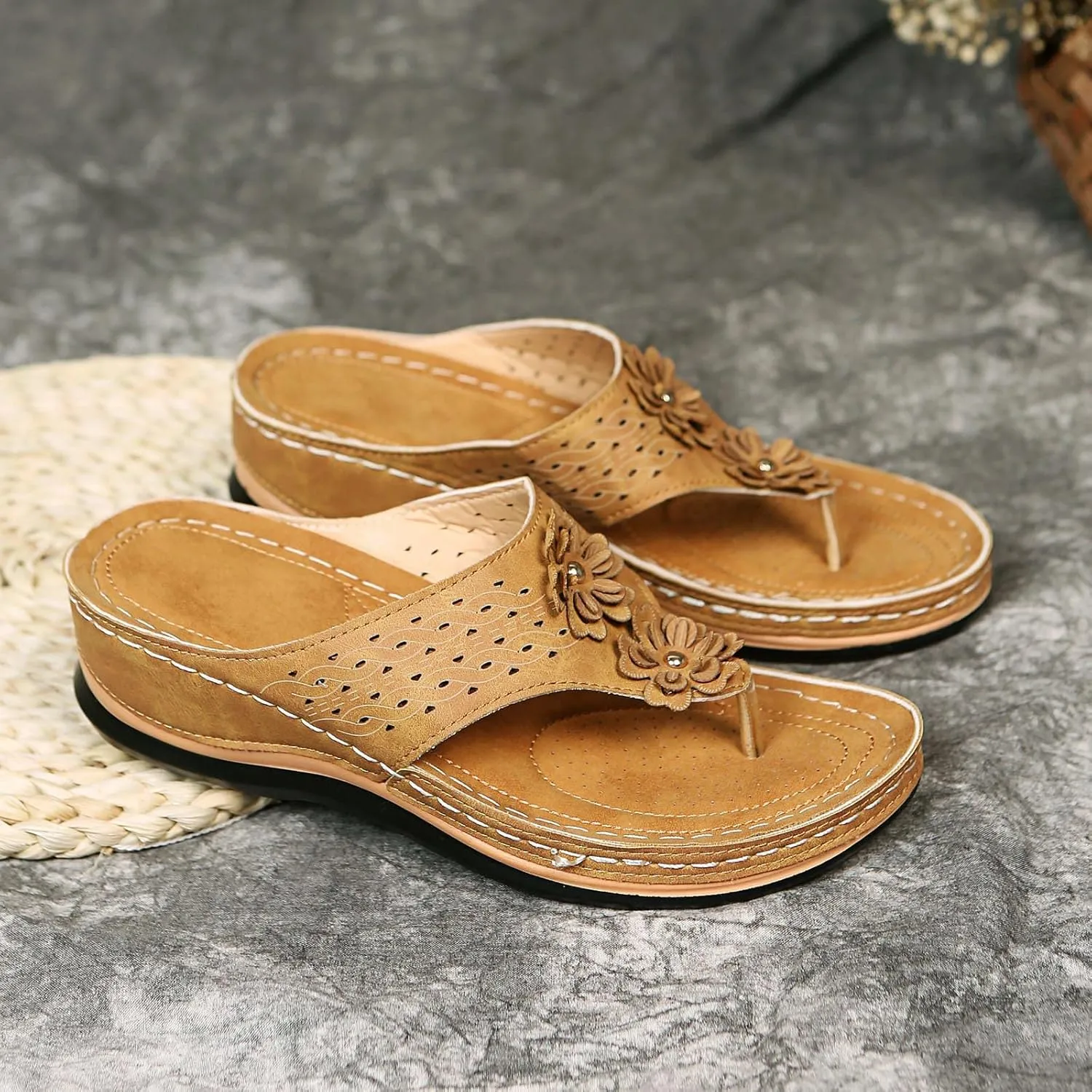 Eduavar Womens Sandals Comfortable, Sandals Women Comfortable Flip Flops with Arch Support Summer Beach Sandals Slippers