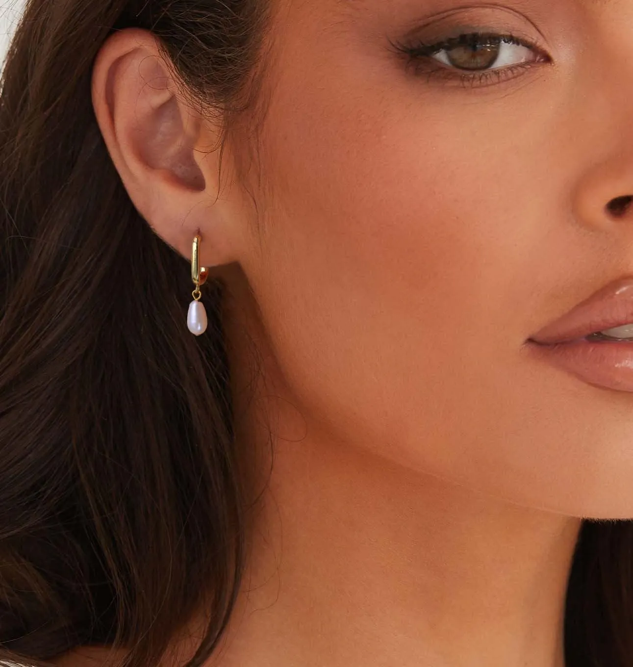 Pearl Earrings for Women, Dainty Gold Earrings 14K Gold Plated Pearl Drop Earrings Cute Pearl Hoop Earrings Hypoallergenic Dangle Pearl Earrings for Women Trendy Wedding Earrings for Brides