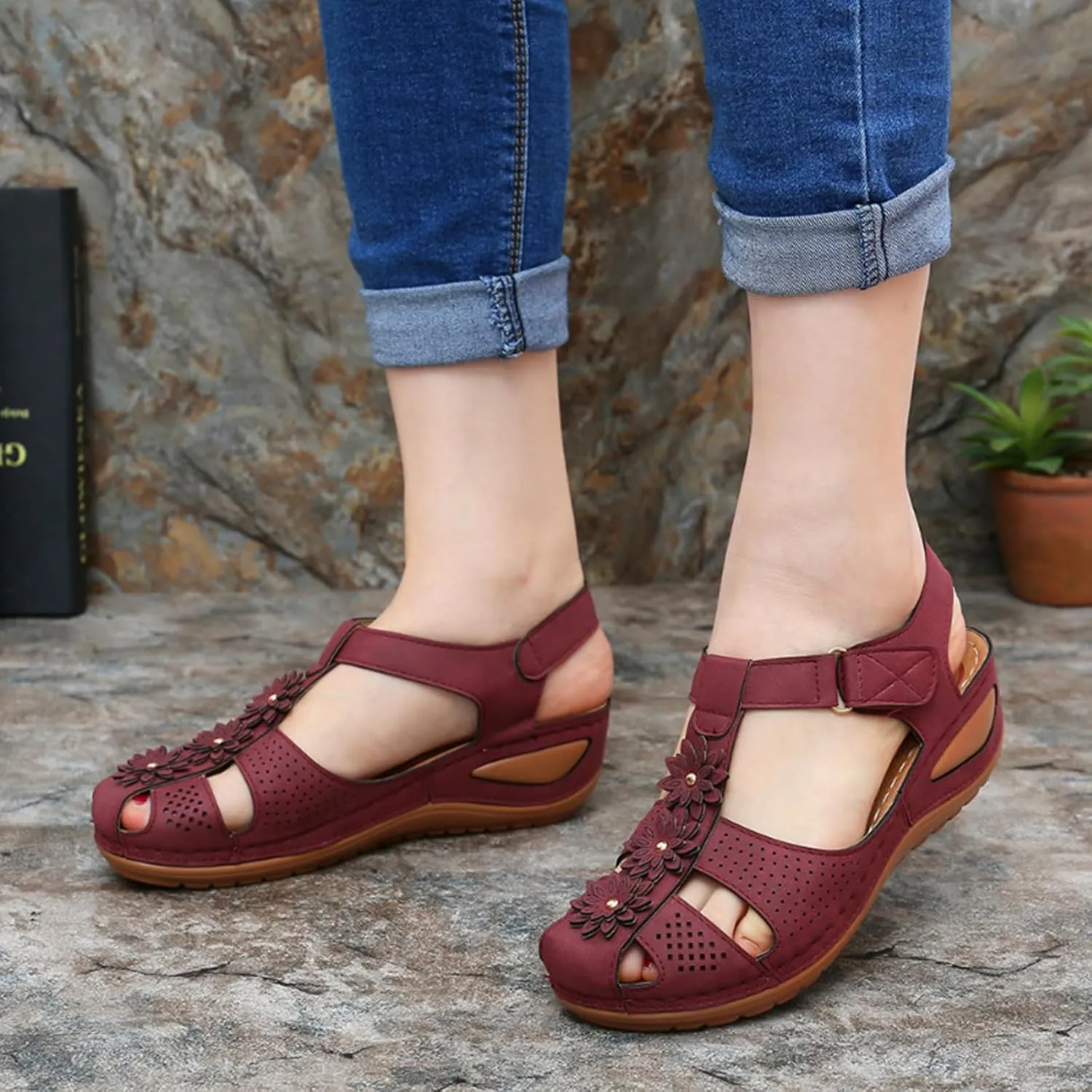 Slide Sandals Women Comfortable Closed Toe Wedge Sandals Orthotic Hollow Out Slingback Non Slip Yoga Mat Shoes Flower Design Summer Beach Shoes with Adjustable Ankle Strap