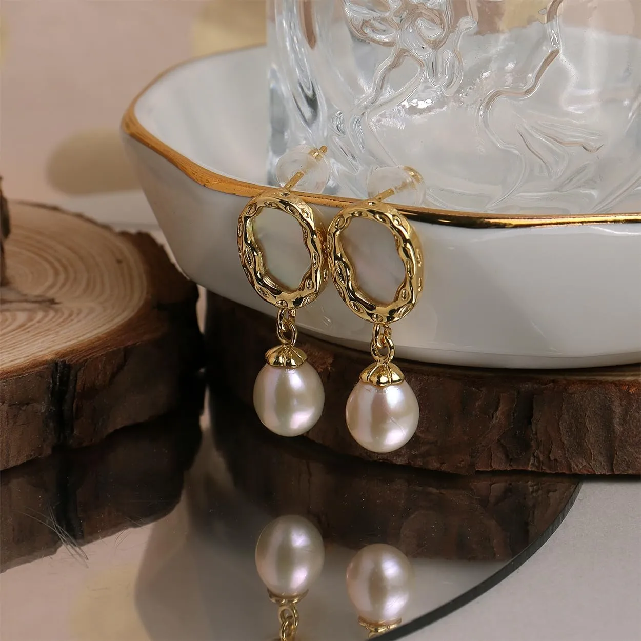 Sonateomber Freshwater Pearl Natural Shell Drop Dangle Earrings for Women, Cute Gold Pearls Earrings Dangling Prom Wedding Holiday Fashion Jewelry Gift