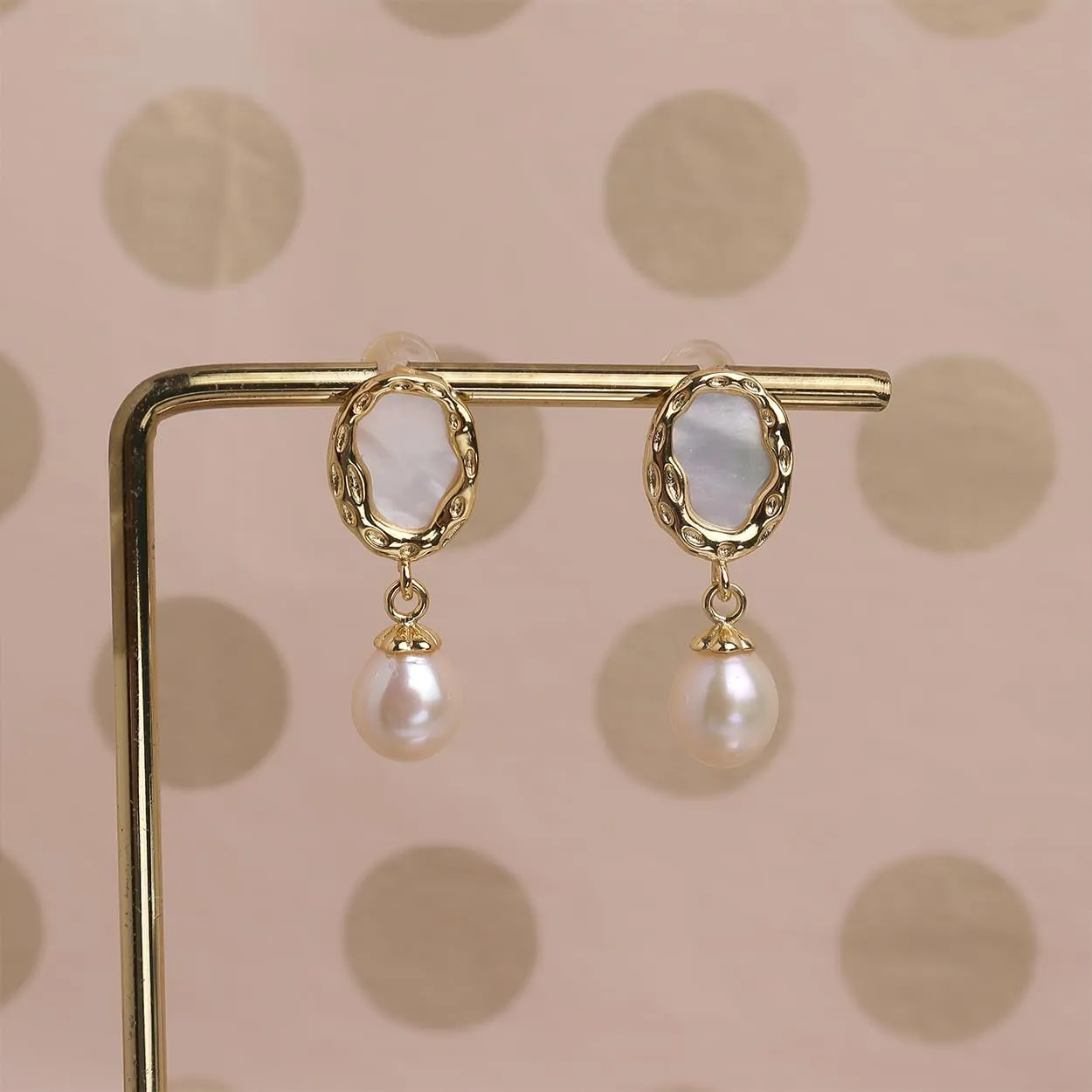 Sonateomber Freshwater Pearl Natural Shell Drop Dangle Earrings for Women, Cute Gold Pearls Earrings Dangling Prom Wedding Holiday Fashion Jewelry Gift